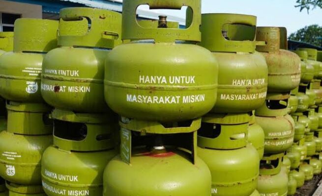 Banyaknya keluhan masyarakat di Aceh Besar sulit mendapat LPG 3 Kg, diduga karena permainan pangkalan nakal dalam pendistribusiannya. (Foto: Ist)
