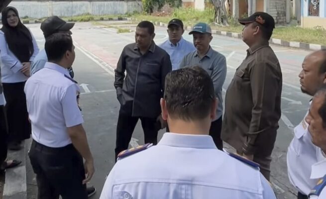 Komisi III DPRK Banda Aceh meninjau kondisi terminal Keudah yang berada di Gampong Baru, Kecamatan Baiturrahman, Banda Aceh, Rabu (25/6). (Foto: Ist)