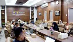 Kakanwil DJPb Aceh, Safuadi, memimpin rapat ALCo Regional Aceh Kamis (26/6/2025) untuk membahas kinerja APBN 2025 hingga 31 Mei 2025. (Foto: Ist)