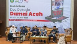 BRA meluncurkan buku 'Dua Dekade Damai Aceh' di aula Teater Museum UIN Ar-Raniry, Banda Aceh, Kamis, 26 Juni 2025. (Foto: For Infoaceh.net)