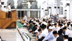 Pemerintah Aceh menggelar peringatan tahun baru Islam 1 Muharram 1447 Hijriah dengan zikir dan tausiah di Masjid Raya Baiturrahman, pada Kamis malam (26/6). (Foto: Ist)