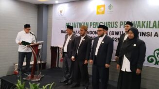 Prof Dr Fauzi Saleh Lc MA dilantik sebagai Ketua Badan Wakaf Indonesia (BWI) Aceh periode 2025–2028 di Hotel Kyriad Muraya, Banda Aceh, Kamis, 26 Juni 2025. (Foto: Ist)