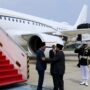 Presiden RI Prabowo Subianto menyambut hangat kedatangan Perdana Menteri Malaysia, Anwar Ibrahim, di Landasan Udara Halim Perdanakusuma, Jakarta, Jumat (27/6/2025).