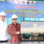 Menteri Pendidikan Dasar dan Menengah Prof. Abdul Mu’ti bersama Wakil Gubernur Aceh Fadhlullah meletakkan batu pertama pembangunan SMK Muhammadiyah Banda Aceh, Jum'at sore (27/6). (Foto: Ist)