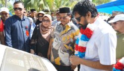 Gubernur Muzakir Manaf mengunjungi dan menghadiri kenduri syukuran kembalinya empat pulau ke wilayah Aceh, di Pulau Panjang, Aceh Singkil, Sabtu (28/6/2025). (Foto: Ist)