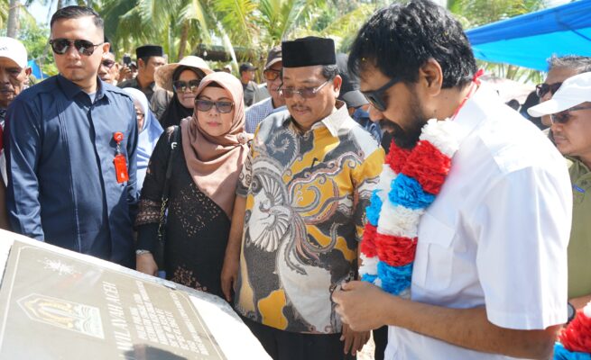 Gubernur Muzakir Manaf mengunjungi dan menghadiri kenduri syukuran kembalinya empat pulau ke wilayah Aceh, di Pulau Panjang, Aceh Singkil, Sabtu (28/6/2025). (Foto: Ist)
