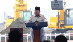 Presiden Republik Indonesia Prabowo Subianto menegaskan bahwa salah satu kunci utama menuju swasembada energi nasional terletak pada pengembangan listrik tenaga surya.
