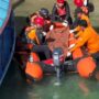 Tim SAR melakukan evakuasi jenazah dua anak asal Meulaboh, Aceh Barat yang terseret arus laut di Pantai Lhoknga, Aceh Besar, da ditemukan dalam kondisi meninggal dunia, Senin, 30 Juni 2025. (Foto: Ist)
