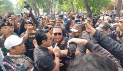 Eksekusi Rumah di Surabaya Ricuh, Aparat dan Massa GRIB Saling Dorong