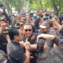 Eksekusi Rumah di Surabaya Ricuh, Aparat dan Massa GRIB Saling Dorong