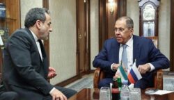 Menteri Luar Negeri Iran Abbas Araghchi dijadwalkan mengunjungi Rusia pada Senin (23/6) untuk mengadakan pembicaraan dengan Presiden Rusia Vladimir Putin. Kunjungan ini terkait langsung dengan serangan Amerika Serikat (AS) ke Iran pada Ahad (22/6).