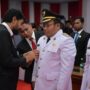 Gubernur Muzakir Manaf melantik Zulkifli H. Adam sebagai Wali Kota dan Drs Suradji Junus sebagai Wakil Wali Kota Sabang Periode 2025-20230 pada Rapat Paripurna DPRK Sabang, Sabtu (14/6). (Foto: For Infoaceh.net)