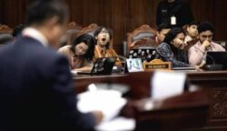 Punya Gedung Megah Kok Masih Nginep di Luar?