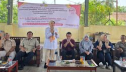 Anggota DPR RI dari Fraksi Partai Gerindra Dapil Jawa Barat III, Endang  Thohari, menyerahkan bantuan alat dan mesin pertanian (alsintan) kepada para petani di Kabupaten Cianjur.
