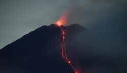 Aktivitas vulkanik Gunung Semeru kembali meningkat. Pada Jumat malam (27/6/2025)