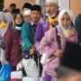 Sebanyak 380 jemaah haji asal Banyuwangi yang tergabung dalam Kelompok Terbang (Kloter) 44 Debarkasi Surabaya akhirnya tiba dengan selamat di Tanah Air, Rabu (25/6/2025).