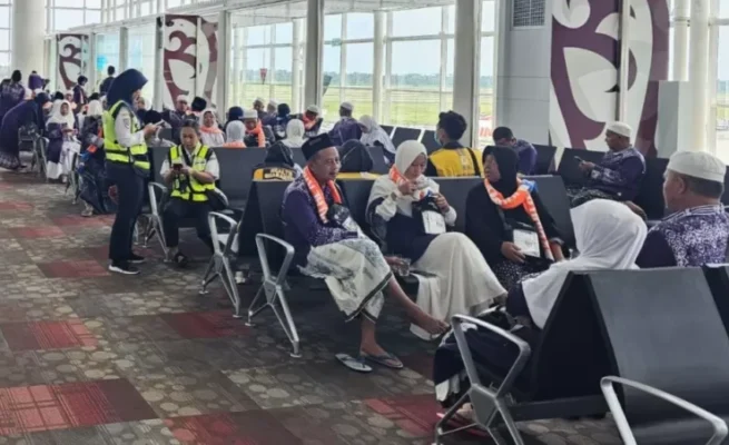Sebanyak 376 jemaah haji dari Kabupaten Jember, Jawa Timur, yang sebelumnya mendarat darurat di Bandara Internasional Kualanamu akibat ancaman bom, dipastikan sudah tiba dengan selamat di Bandara Internasional Juanda pada Minggu (22/6) pukul 06.34 WIB.