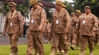 Wakil Menteri Dalam Negeri Bima Arya melaporkan total 84 kepala daerah mengikuti retret di kampus IPDN, Jatinangor, Jawa Barat. Ia juga menyebutkan ada dua kepala daerah yang absen dalam retret gelombang kedua ini.