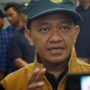 Dicari Massa Aksi, Bahlil Keluar dari Pintu Belakang Bandara Sorong