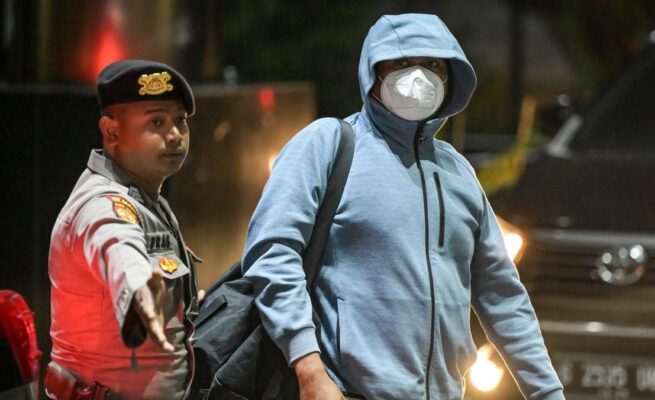 Komisi Pemberantasan Korupsi (KPK) terus mendalami aliran dana suap proyek jalan di Sumatera Utara yang diduga mencapai miliaran rupiah dan melibatkan jaringan kekuasaan dari kabupaten hingga kantor Gubernur.
