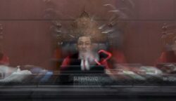 Putusan tersebut disampaikan Ketua MK Suhartoyo dalam sidang terbuka di Gedung MK, Jakarta, Kamis (26/6/2025)