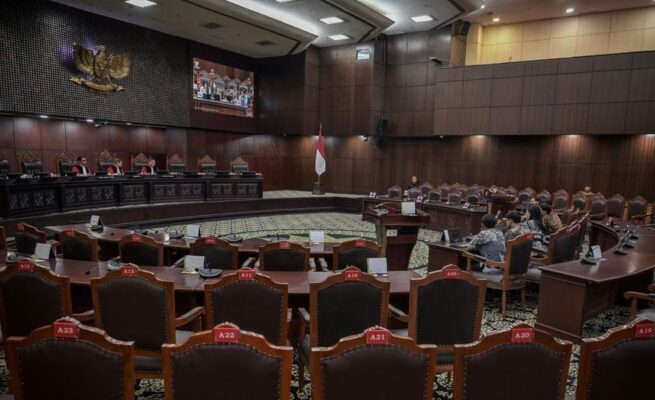 Mahkamah Konstitusi (MK) menyatakan bahwa penyelenggaraan pemilu nasional dan pemilu daerah yang digelar terlalu berdekatan dapat menyebabkan kejenuhan pemilih.