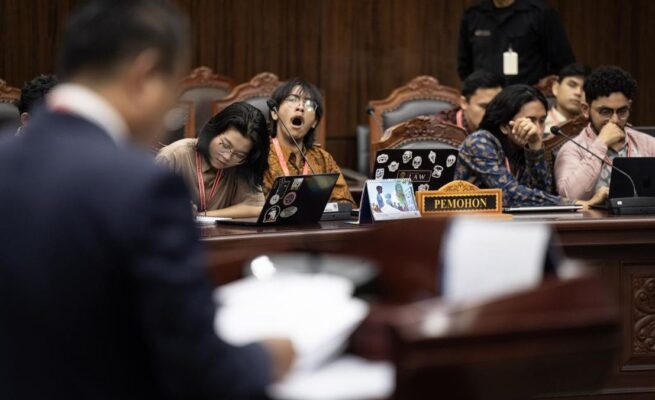 Ketua Komisi I DPR Bidang Pertahanan, Utut Adianto, meminta Mahkamah Konstitusi (MK) untuk menolak uji formil Undang-Undang TNI yang dilayangkan oleh mahasiswa lintas kampus dan koalisi masyarakat sipil.