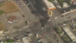 Kerusuhan Meletus di Los Angeles AS, Warga Jarah Toko, Mobil-mobil Dibakar Massa