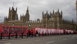 Ribuan Warga London Buat Garis Merah Solidaritas Bela Palestina