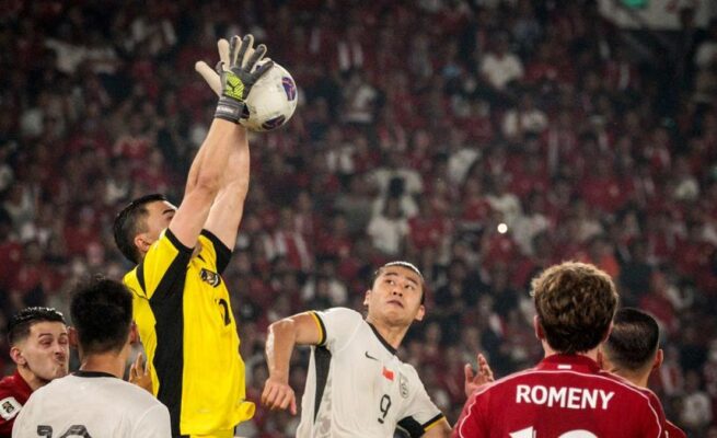 Penyelamatan Kelas Dunia Emil Audero Gagalkan Gol China di SUGBK