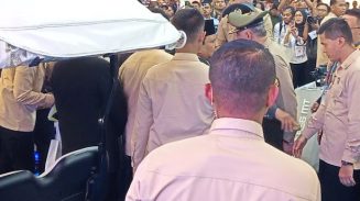 Prabowo Tegur dan Dorong Paspampres Gegara Hempaskan Tangan Jenderal Asing