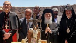 Para pemimpin gereja tertinggi di Palestina melakukan kunjungan solidaritas ke kota Kristen Taybeh di Tepi Barat pada Senin, 15 Juli 2025.