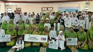 Sebanyak 200 anak yatim menerima santunan dari Pimpinan Pusat (PP) Muslimat NU dalam rangka memperingati Hari Sosial Muslimat NU yang jatuh setiap 10 Muharram.