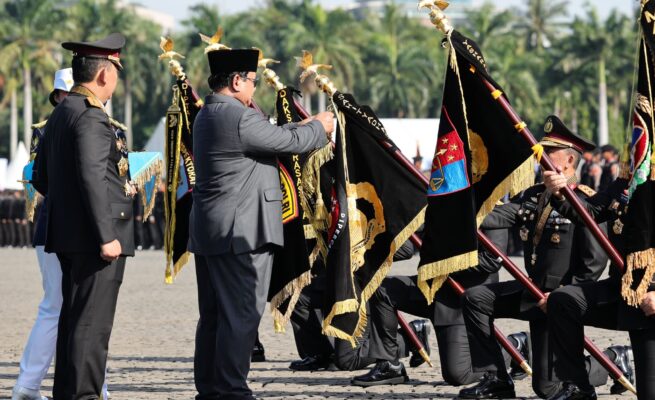 Presiden Republik Indonesia Prabowo Subianto mengimbau seluruh anggota Polri agar profesional, bersih, dan berdiri di barisan rakyat dalam menjalankan tugasnya