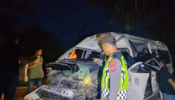 Kecelakaan tunggal terjadi di Jalan Medan-Banda Aceh, tepatnya di Gampong Sineubok Pidie, Kecamatan Peureulak, Aceh Timur, pada Jumat (18/7) pukul 04.30 WIB. (Foto: Dok. Satlantas Polres Aceh Timur)