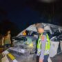 Kecelakaan tunggal terjadi di Jalan Medan-Banda Aceh, tepatnya di Gampong Sineubok Pidie, Kecamatan Peureulak, Aceh Timur, pada Jumat (18/7) pukul 04.30 WIB. (Foto: Dok. Satlantas Polres Aceh Timur)