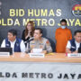 Ditressiber Polda Metro Jaya menangkap Asep Nurmansyah (40), pelaku kasus perdagangan anak sebagai pekerja seks komersial dengan modus Open BO melalui media sosial.