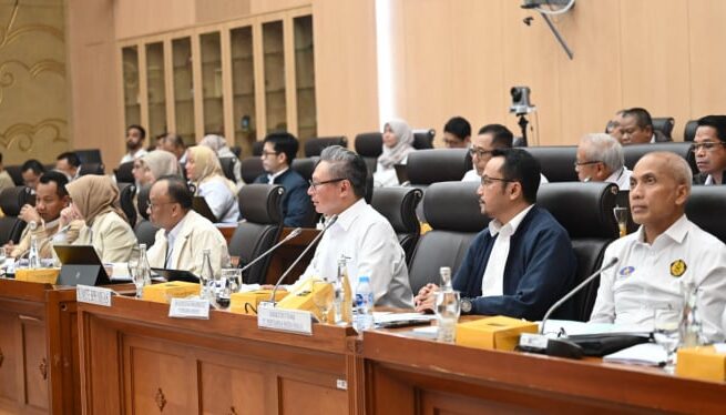 Komisi XII DPR RI menggelar Rapat Dengar Pendapat (RDP) bersama Ditjen Migas Kementerian ESDM, SKK Migas, BPH Migas, dan Pertamina, Senin (30/6/2025).