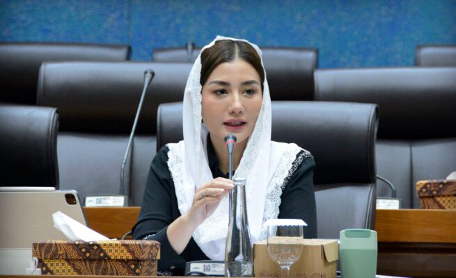 Anggota DPR RI Komisi VII, Novita Hardini, saat Rapat Kerja Komisi VII DPR RI Bersama Menteri Perindustrian di Gedung Nusantara, Senayan, DPR RI, Rabu (02/06/2025). Foto: Mario/vel