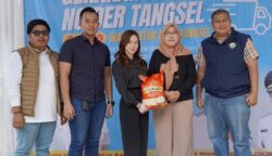 Wakil Ketua DPRD Kota Tangerang Selatan, Maria Teresa Suhardjada, menggelar kegiatan Gerakan Pangan Murah Ngider Tangsel di halaman Kantor Kecamatan Ciputat, Sabtu pagi (5/7).