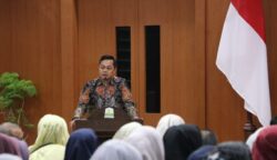 OJK Provinsi Aceh menggencarkan edukasi keuangan kepada kaum perempuan melalui kegiatan Sosialisasi dan Talkshow Waspada Aktivitas Keuangan Ilegal dan Money Game, Selasa (8/7) di Kantor Gubernur Aceh. (Foto: Ist)
