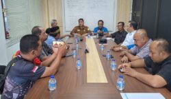Kadiskes Aceh, dr Munawar SpOG bersilaturahmi dan berdiskusi dengan Pengurus PWI Aceh di Kantor PWI Aceh, Selasa, 15 Juli 2025. (Dok. PWI Aceh)