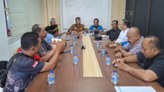 Kadiskes Aceh, dr Munawar SpOG bersilaturahmi dan berdiskusi dengan Pengurus PWI Aceh di Kantor PWI Aceh, Selasa, 15 Juli 2025. (Dok. PWI Aceh)