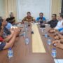 Kadiskes Aceh, dr Munawar SpOG bersilaturahmi dan berdiskusi dengan Pengurus PWI Aceh di Kantor PWI Aceh, Selasa, 15 Juli 2025. (Dok. PWI Aceh)