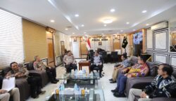 Kapolda Aceh Irjen Pol Achmad Kartiko menerima audiensi dari jajaran BPMA di ruang kerjanya, Rabu, 16 Juli 2025. (Foto: Ist)