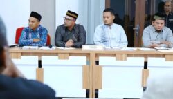 DKPP RI melakukan pemeriksaan komisioner KIP Banda Aceh atas dugaan pelanggaran Kode Etik Penyelenggara Pemilu (KEPP) di Kantor KIP Aceh, pada Jum'at (18/7/2025). (Foto: Ist)