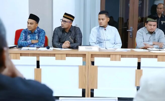 DKPP RI melakukan pemeriksaan komisioner KIP Banda Aceh atas dugaan pelanggaran Kode Etik Penyelenggara Pemilu (KEPP) di Kantor KIP Aceh, pada Jum'at (18/7/2025). (Foto: Ist)