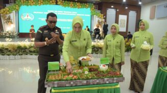 Ikatan Adhyaksa Dharmakarini (IAD) Wilayah Aceh memperingati HUT ke-25, Senin (21/7), dengan menggelar upacara khidmat di aula Kejati Aceh. (Foto: Ist)