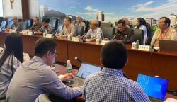 Delegasi USK saat menggelar pertemuan dengan para alumni USK yang kini menempuh studi program magister di GDOU, Tiongkok. (Foto: Humas USK)