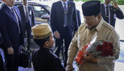 Suasana hangat penuh keakraban mewarnai penyambutan Presiden Republik Indonesia Prabowo Subianto saat tiba di salah satu hotel di Rio de Janeiro, Brasil, pada Sabtu, 5 Juli 2025. (Foto: BPMI Setpres)